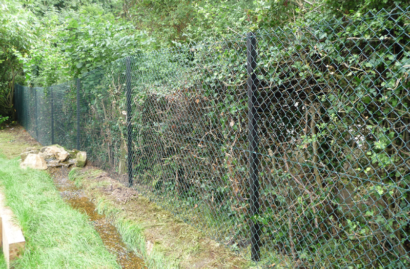chainlink and stock fencing 02
