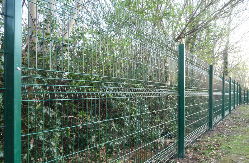 chainlink and stock fencing 08